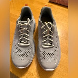 Aetrex Women's Gray Sneakers only worn a few times